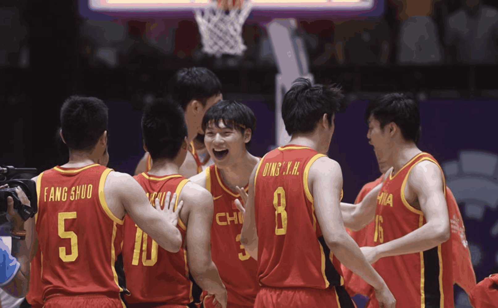 中国篮球改革"中考"满分,亚运会狂揽4金,全场球迷致敬姚明!