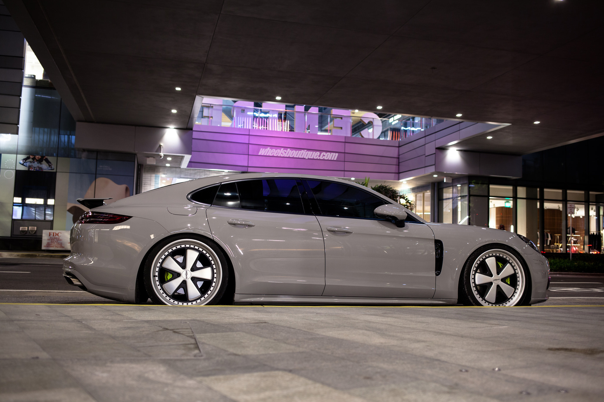 全新保时捷panamera改装rotiform轮毂这个颜色赞