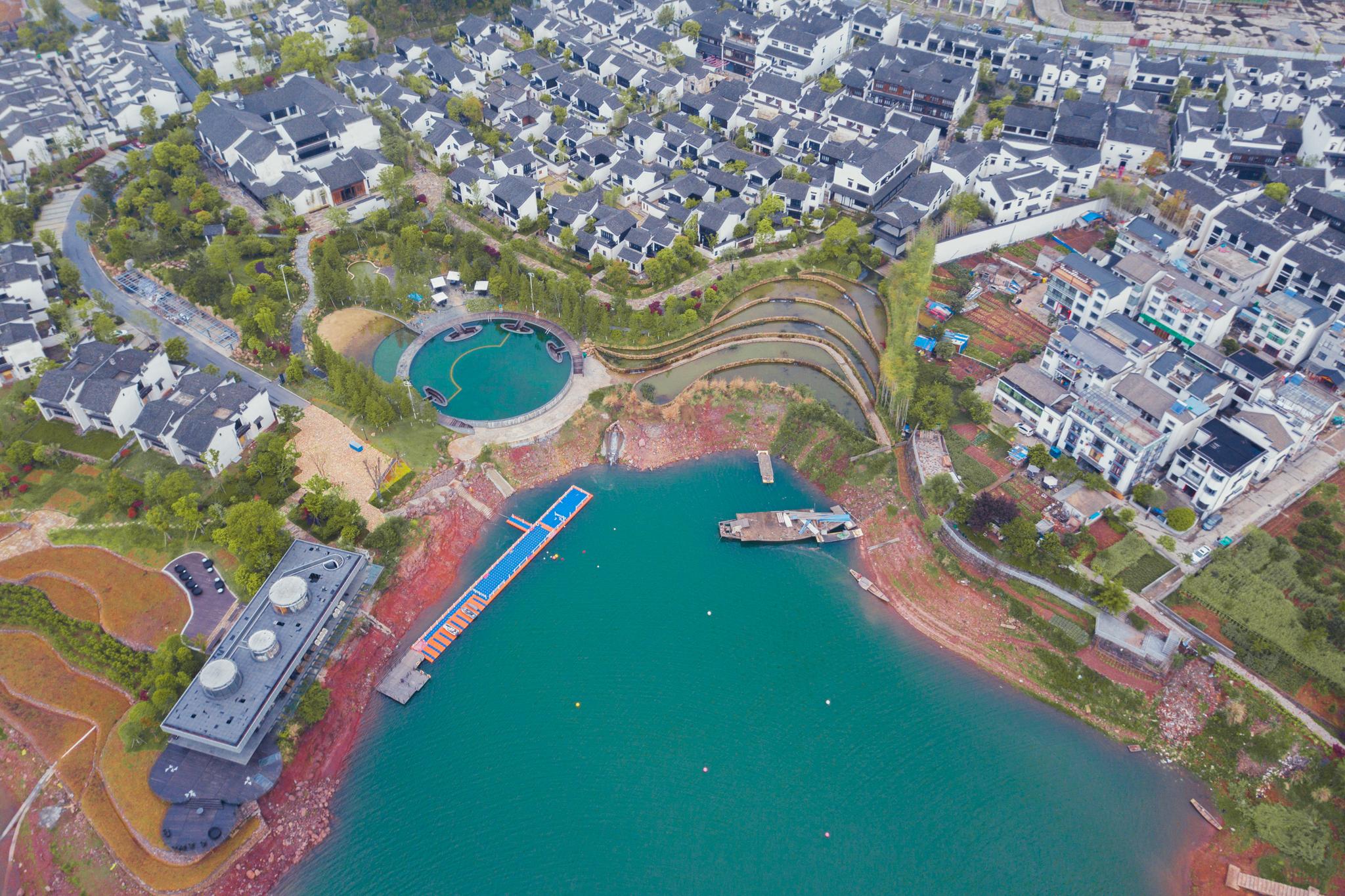 千岛湖畔/文渊狮城埋藏在水下的千年古村重见天日如今的文渊狮城已