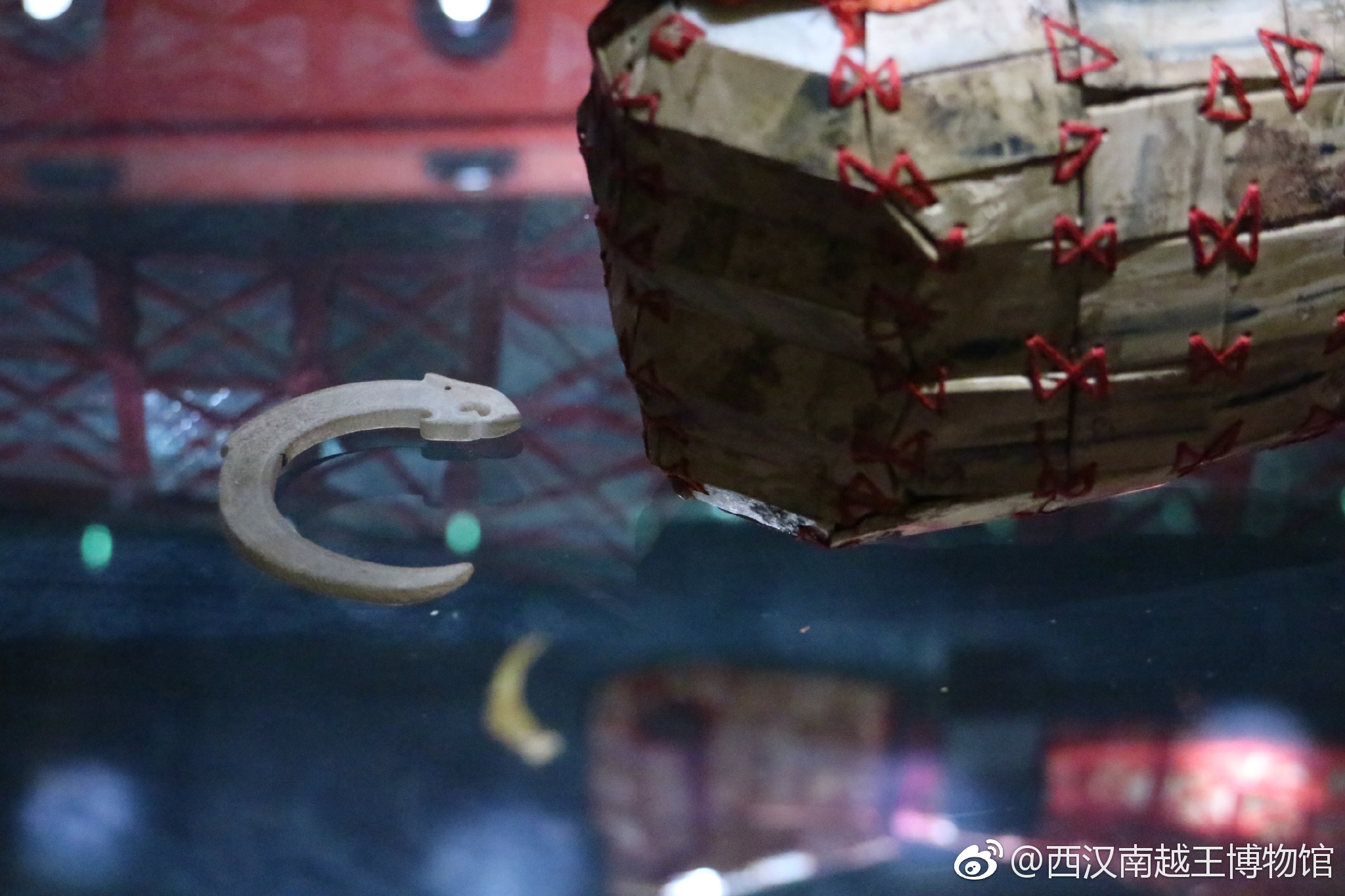觿(xī),又写作觽,是一种一头尖细,可以用来解绳结的工具|绳结|说苑|南越王_新浪新闻