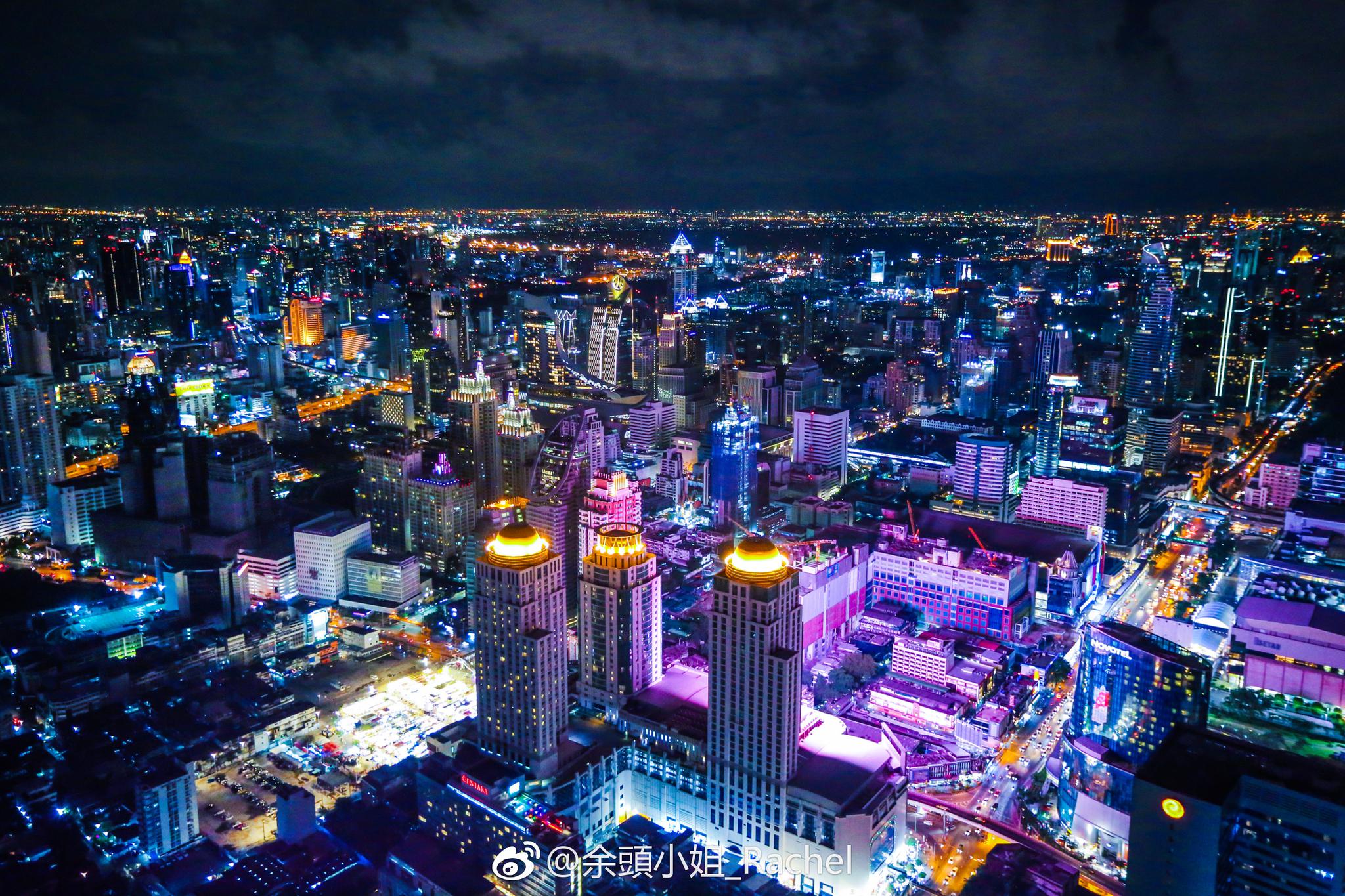 想要欣赏曼谷城市全景,于是我们来到了位于市中心的彩虹云霄酒店