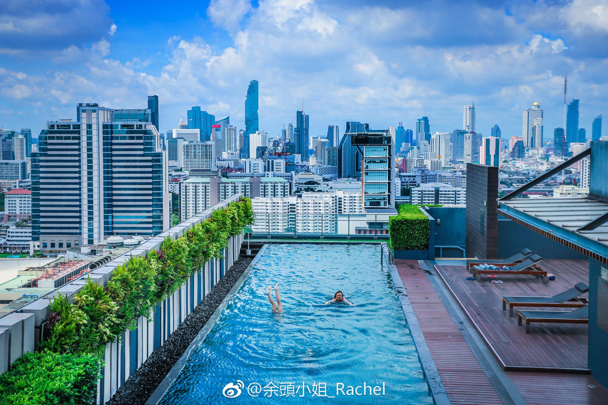 想要欣赏曼谷城市全景,于是我们来到了位于市中心的彩虹云霄酒店