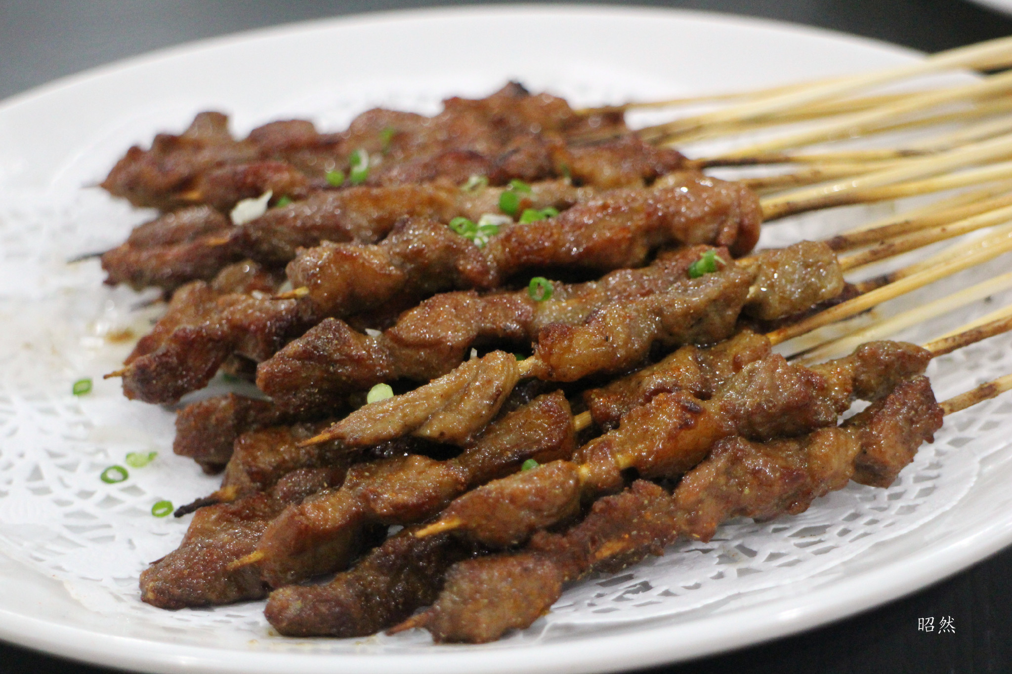 肉串的种类颇多,除了常见的猪羊牛肉之外,店内还有一款驴肉串