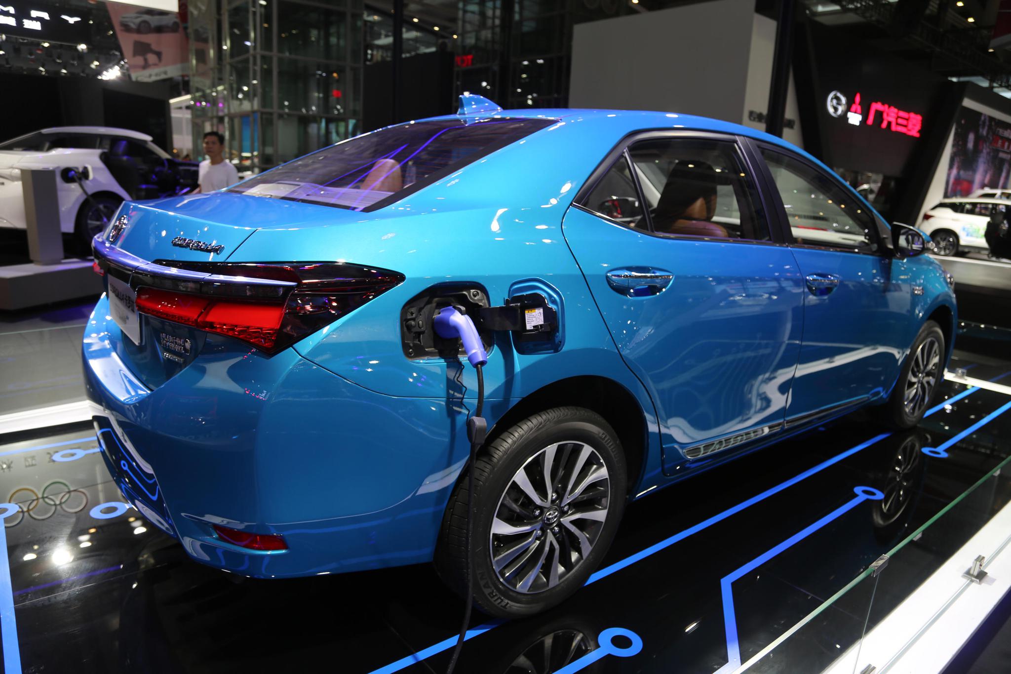 卡罗拉双擎e 版华南首秀,2018深港澳车展实拍!