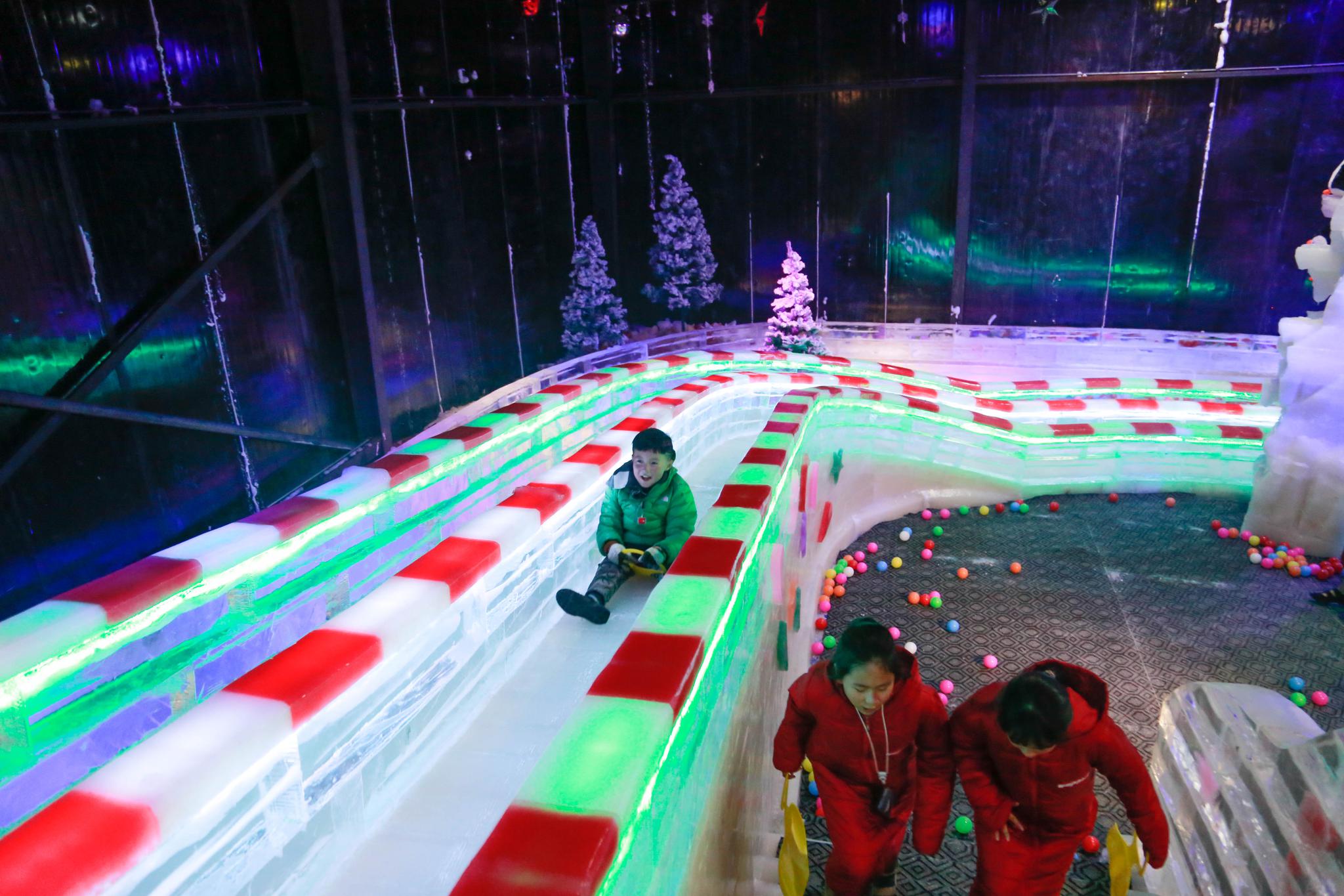 冰雪世界杭州站来西溪印象城看雪打雪仗体验零下5冰雪童话