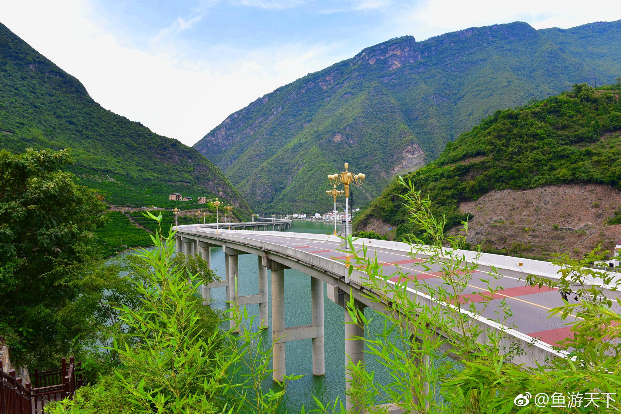 古代第一美女王昭君的故乡宜昌兴山县有条闻名全国的公路