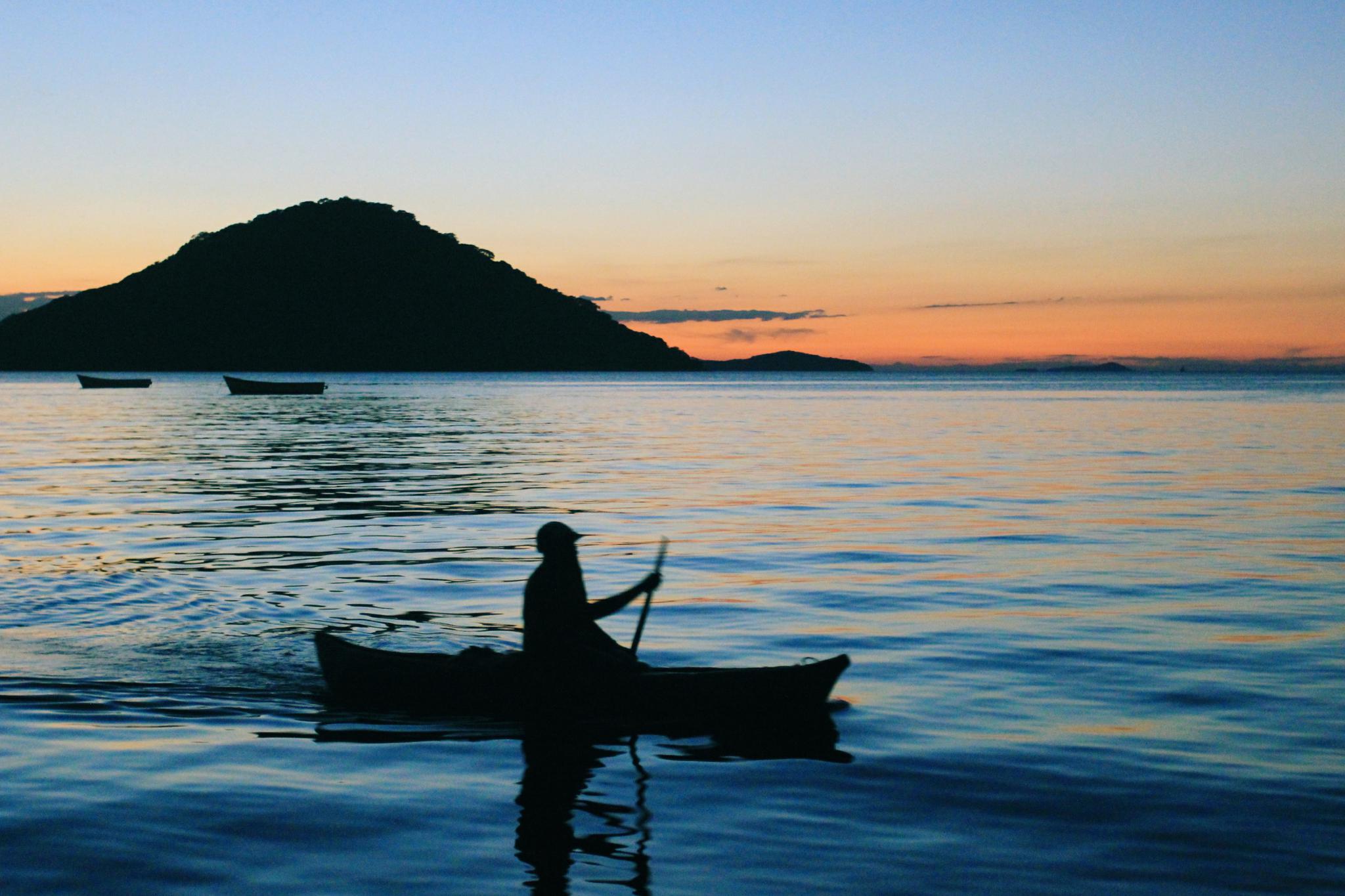 马拉维湖闪耀在东非大裂谷上的一颗明珠
