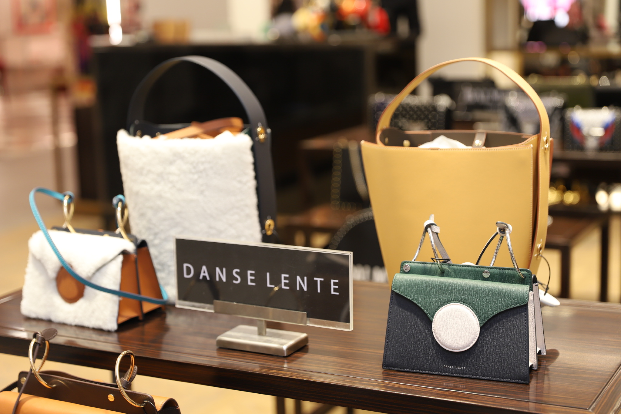 这几天不问世事,完全沉浸在买买买中