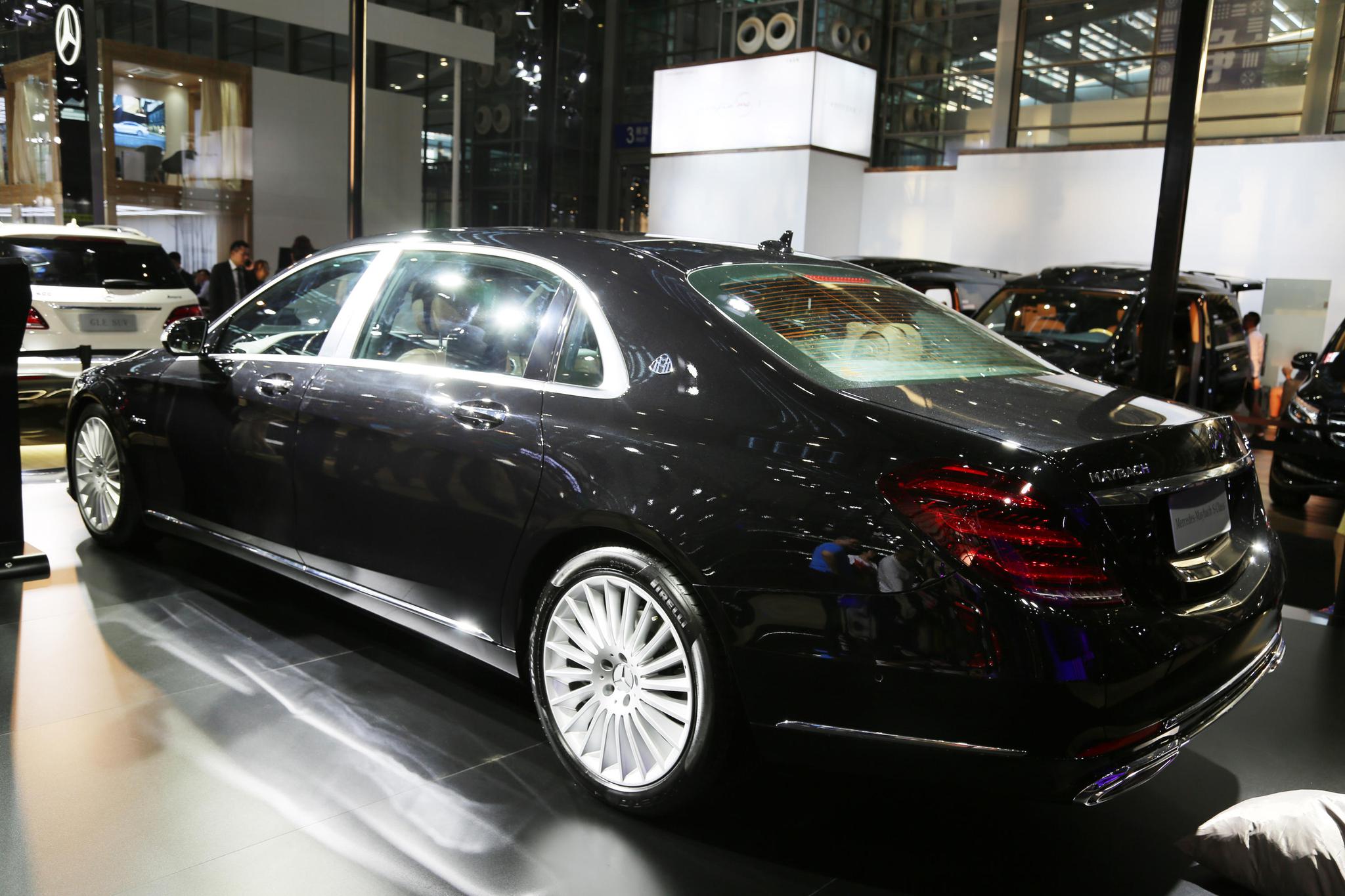 最贵奔驰轿车:梅赛德斯-迈巴赫s级,亮相深圳十一国际车展!