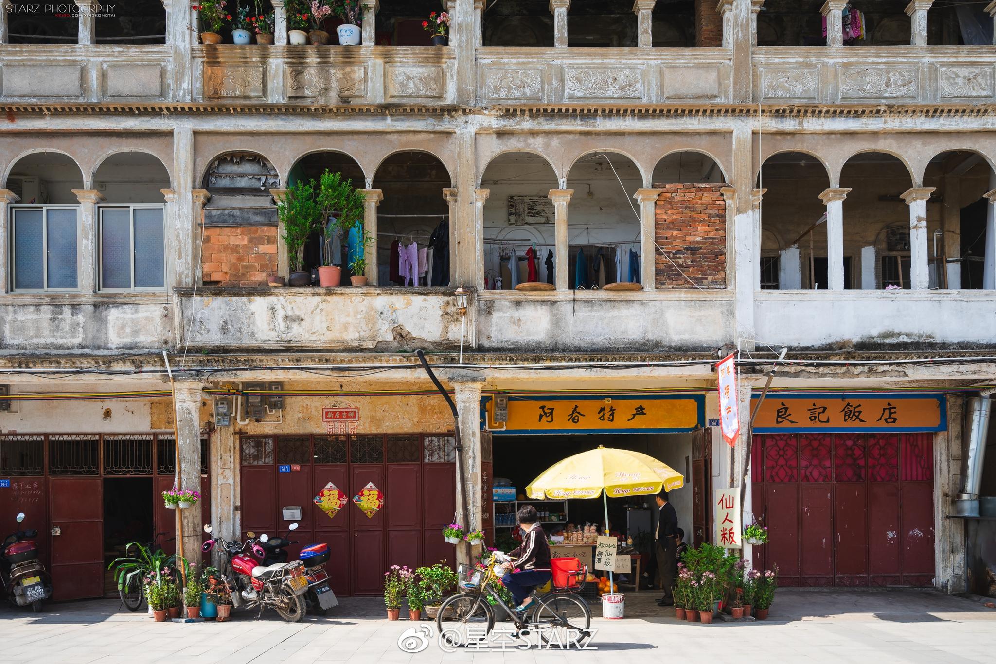 梅县的松口古镇穿街过巷感受到岁月留下的蹉跎痕迹