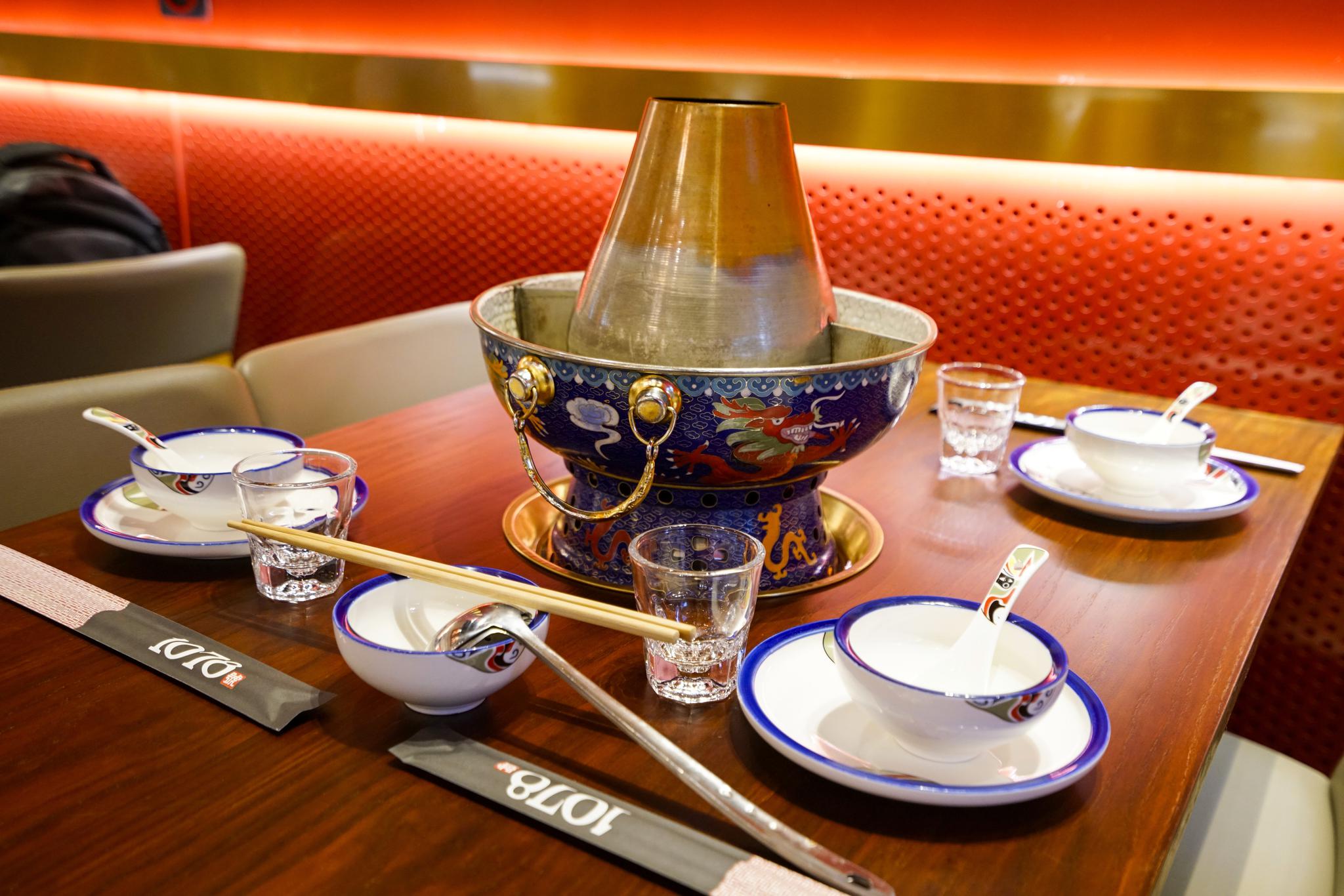 把紫禁城涮给你吃老北京铜炉火锅重装开业依然是王者