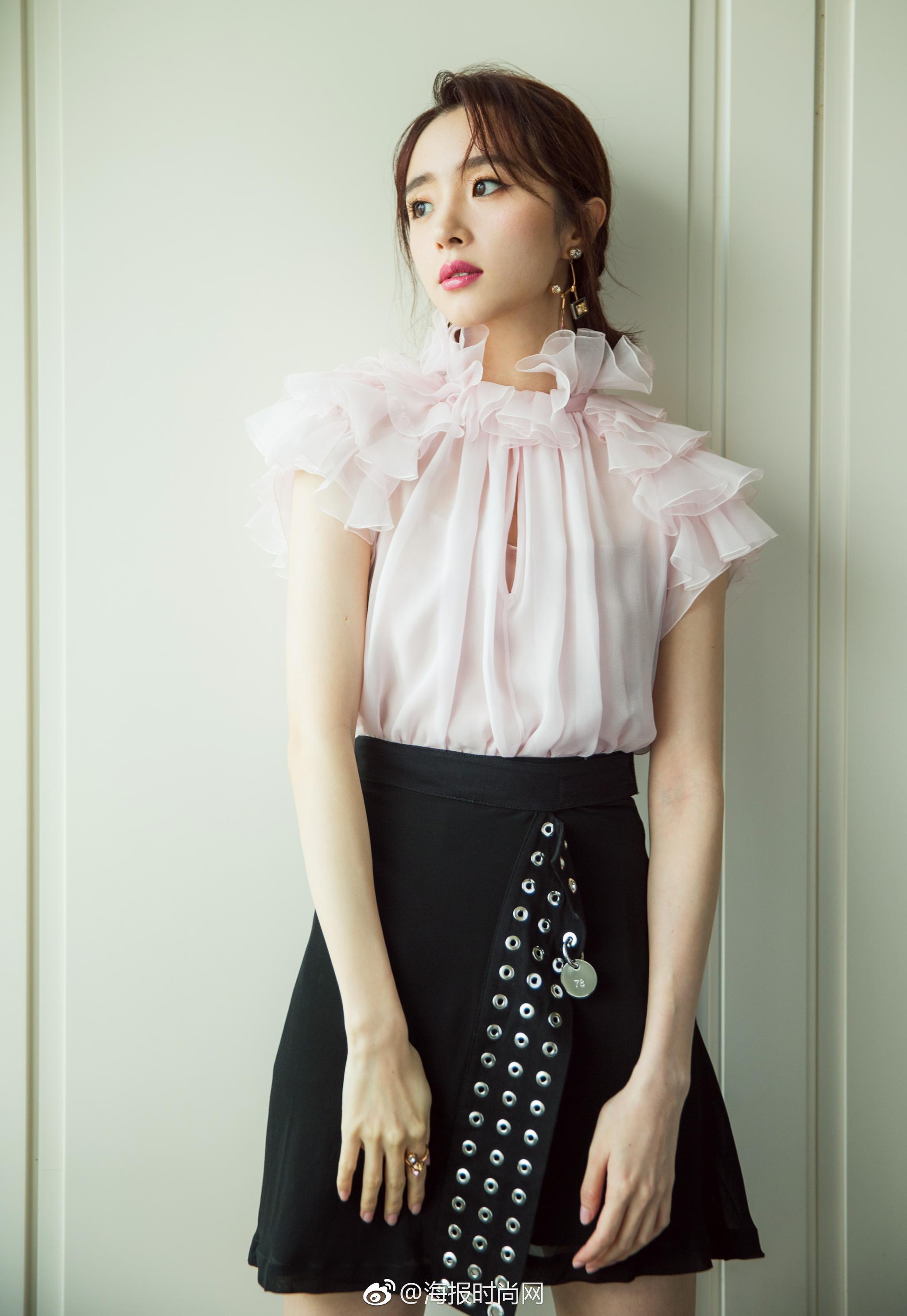 今日份的粉色系@胡冰卿 受邀出席@givenchy纪梵希美妆 禁忌之吻派对|