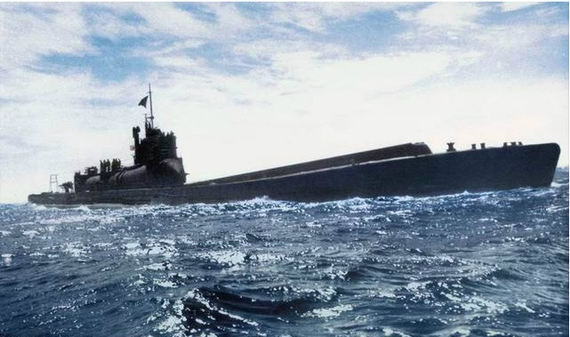 伊400潜艇满载排水量6000吨,是二战吨位最大的潜艇,直到战后60年代才