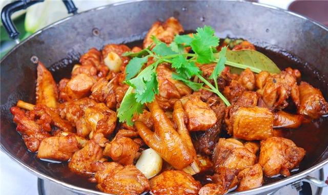 干锅鸡这样做味道才好,全家人吃一锅就够了