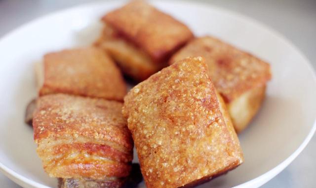 广西味道:桂林米粉绝配,锅烧和红烧,我们不一样~附