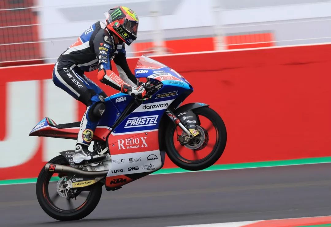 ktm车型rc250r 夺得 2018moto3 首次胜利