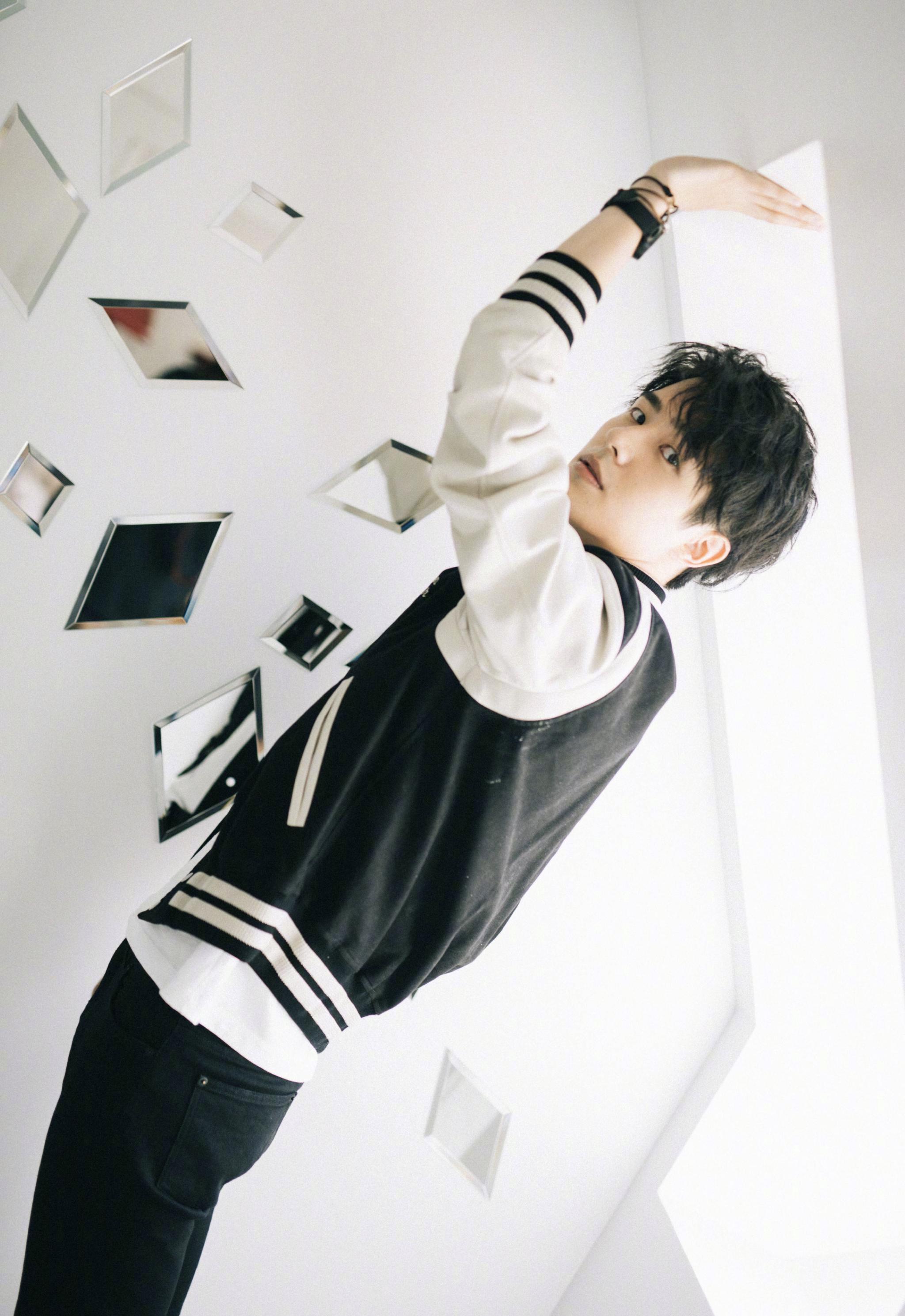 刘昊然xlouisvuitton┊脸庞上有光晕笑容里藏时光的男孩