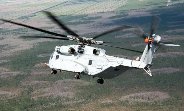 当地时间16日,美国海军陆战队接收了第一架ch-53k重型直升机,此外该