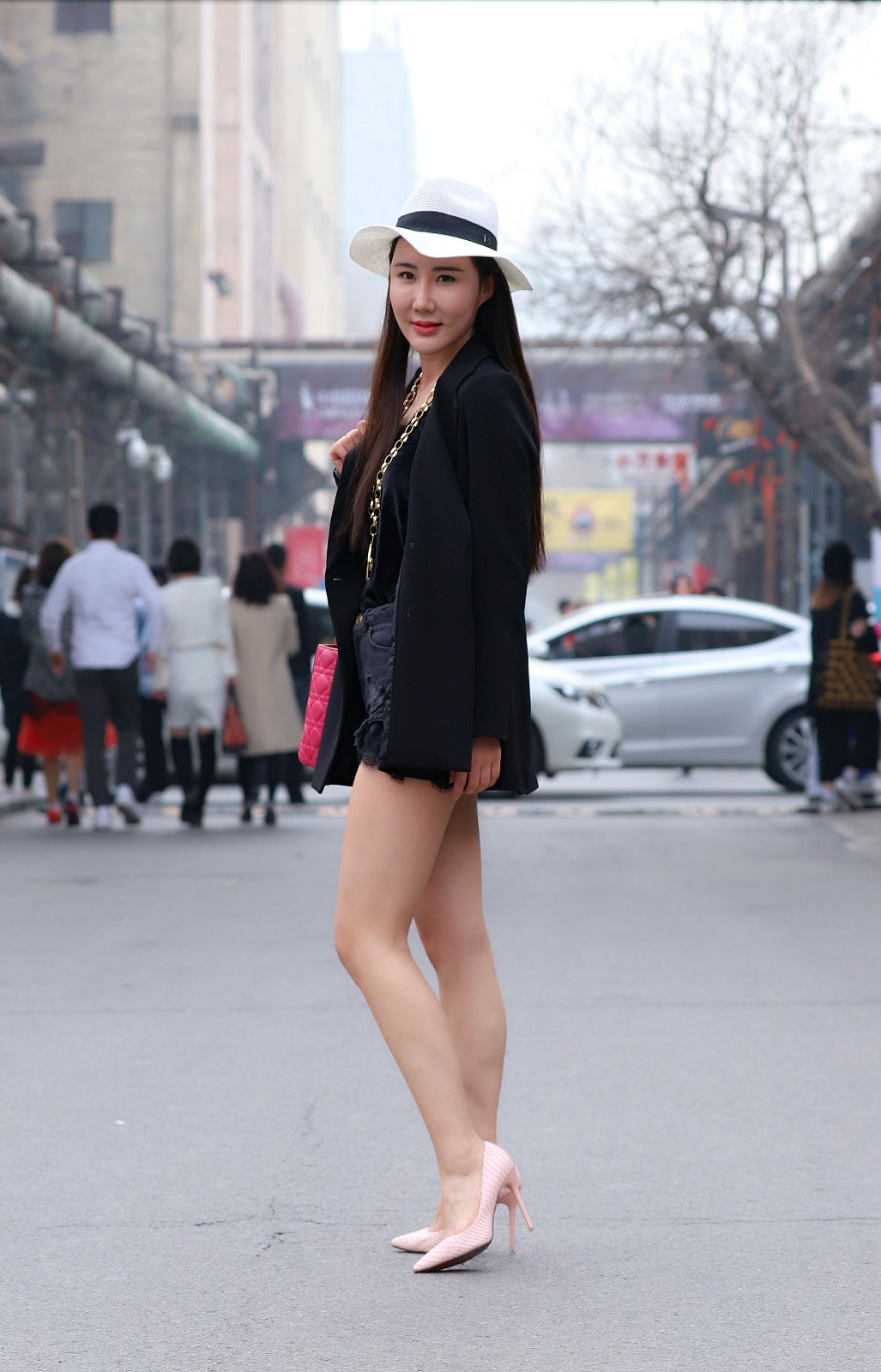 北京798街拍:这里时尚女孩真多,你要不要来这里走一走逛一狂_新浪看点