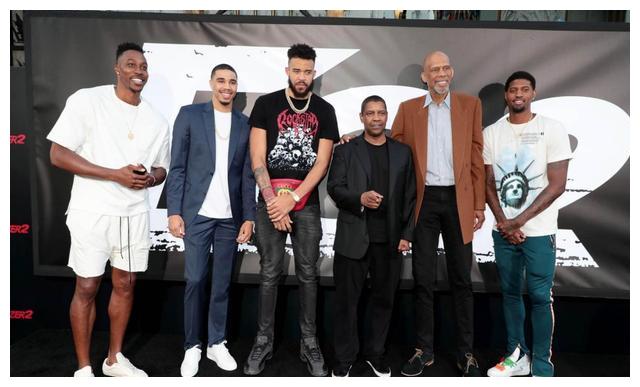 爽片《伸冤人2》首映魔兽霍华德忙耍宝 72岁贾巴尔制造最萌身