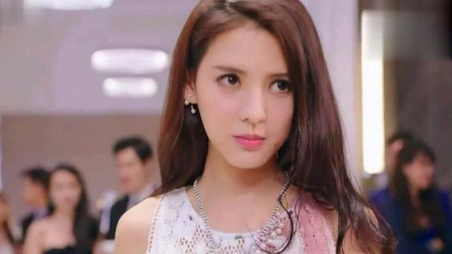 富家千金在宴会上被心机女泼了一身红酒,没想到结果竟会是这样!