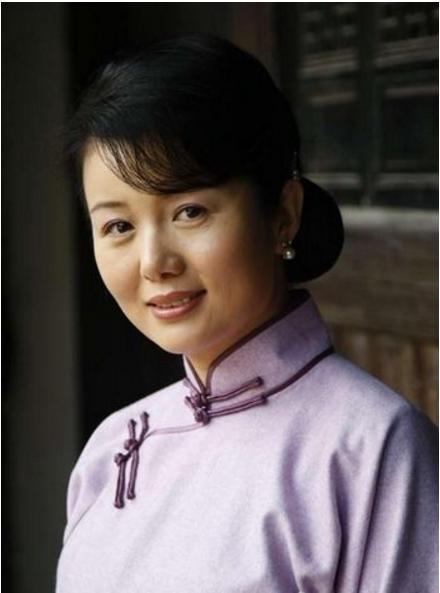 郑卫莉荧屏上的妈妈专业户年仅40岁却给杜淳当后妈