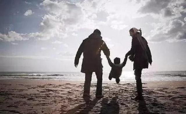 为给我找工作,妹妹嫁瘸子老板,婚礼上她脸带笑容我很宽心