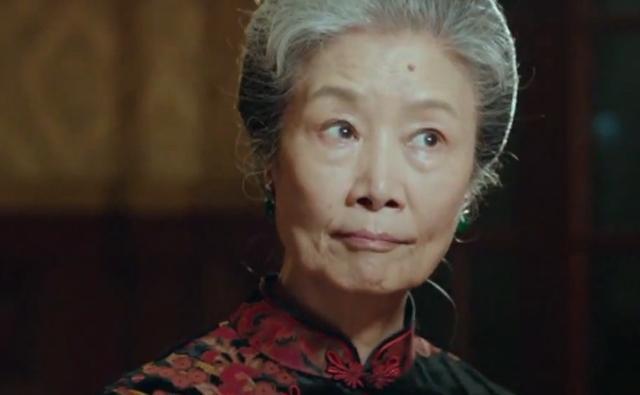 78岁吕中近照,老公是《西游记》里的镇元大仙,儿媳十分漂亮