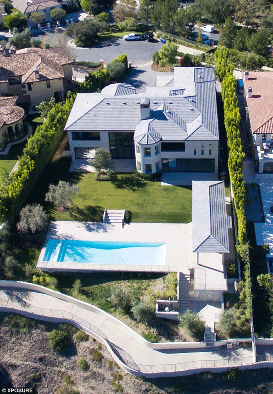 金卡戴珊的亿元新豪宅 | 厕所比卧室还要多,游乐场,篮球场