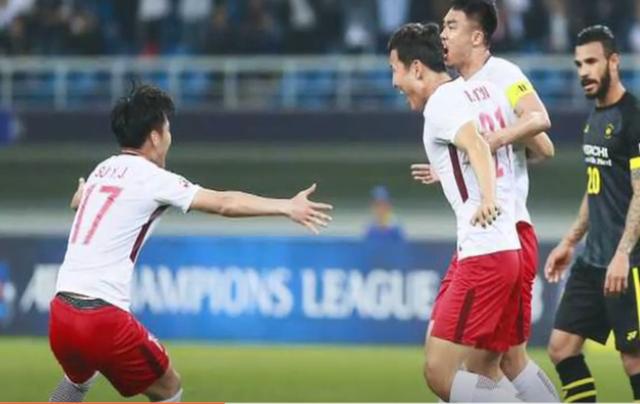 真过分!细贝萌一个扫堂腿把赵旭日铲翻,这有什