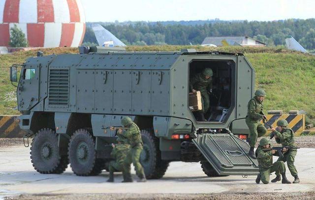 装甲运兵车改用跳板门,中国机械步兵开始引用欧美战术