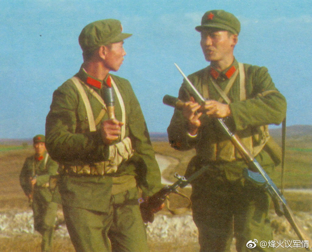 人民解放军首次执行天安门广场升国旗任务 - 中国军网