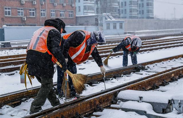 唐山北站向奋斗在一线的铁路人致敬