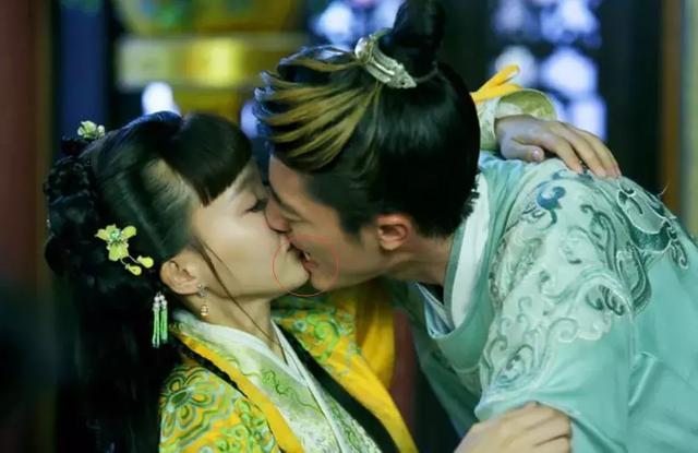 郑爽吻戏最逼真,高冷霍建华竟然不害羞,杨幂嫌弃脸到底多抵触?