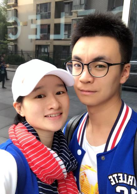 奥运冠军吴静钰现状如何?带女儿现身青奥会场,和丈夫生活很滋润