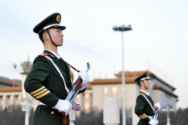 为何天安门广场站岗的是武警而非解放军这里告诉你答案
