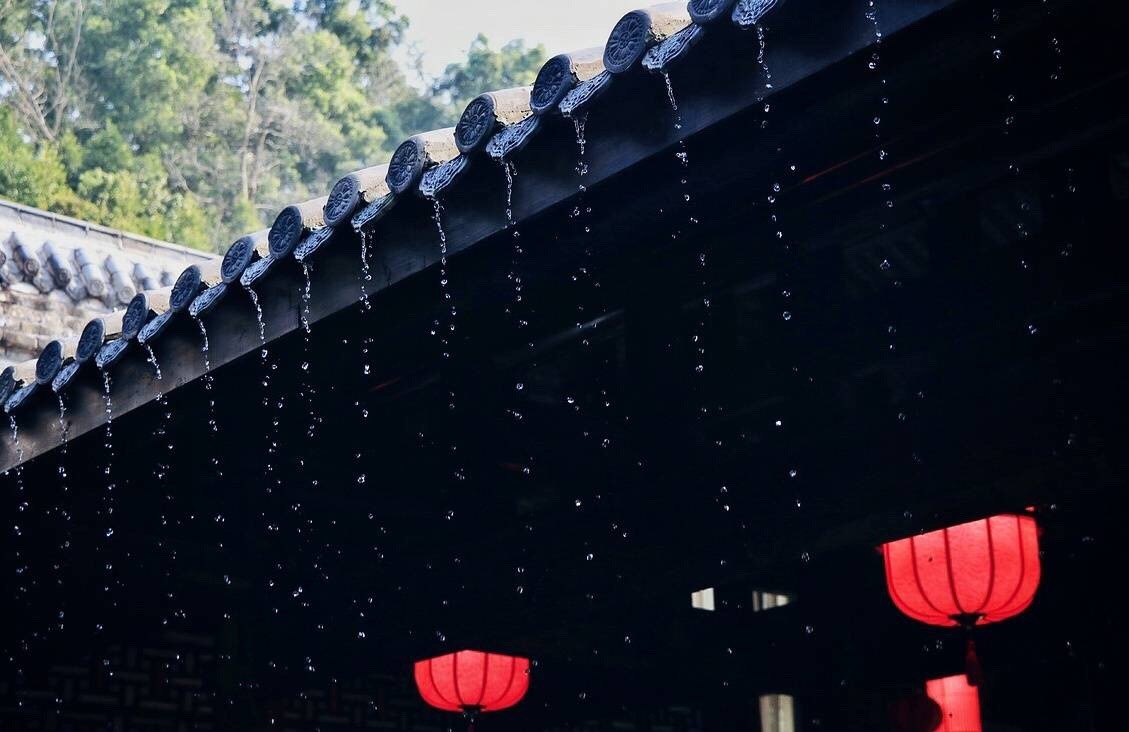 下雨了好好睡一觉白居易有诗檐雨稍霏微窗风正萧瑟