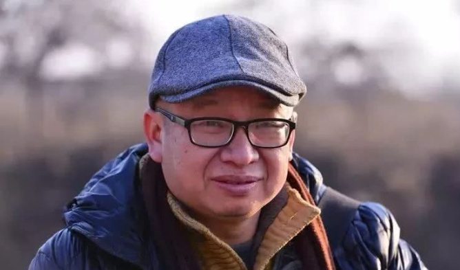 杰率领分会部分会员17人到达展览现场 与石简书店墨竹先生会面 杨立斌