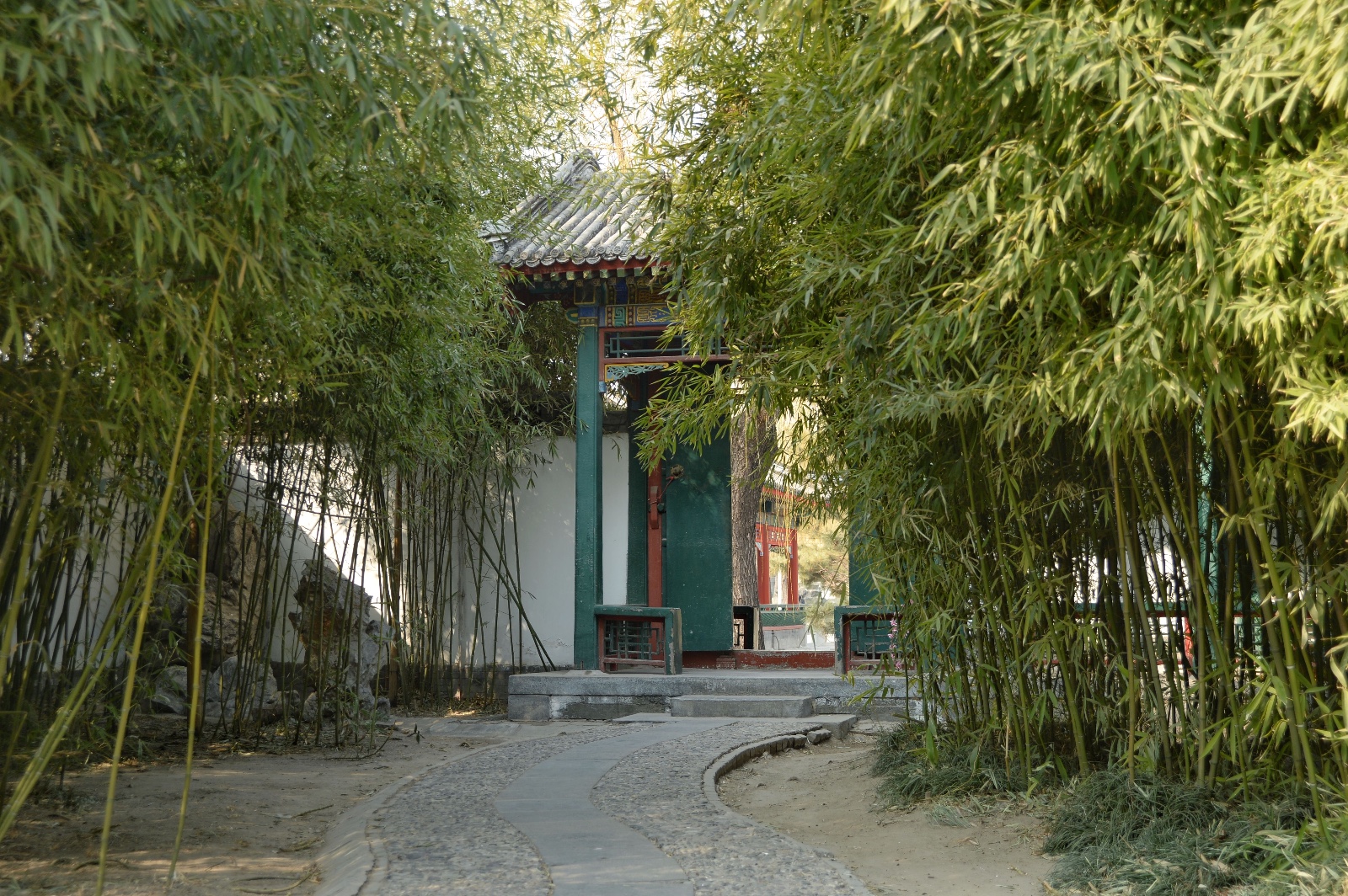 红楼梦中,林黛玉居住的潇湘馆,暗示了什么?