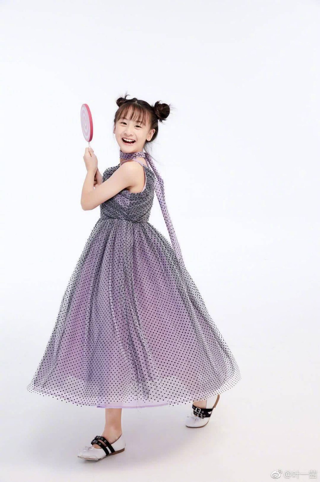 森碟最新写真女大十八变差点认不出遗传了爸妈明星的特质