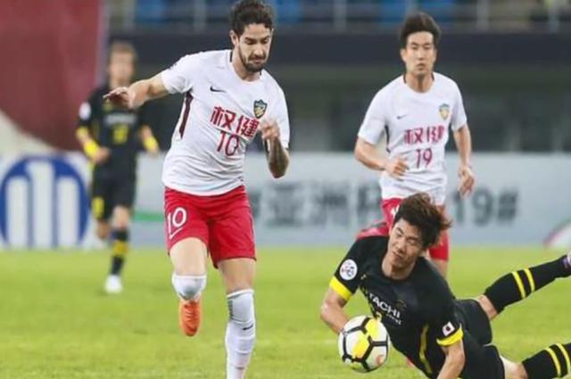 真过分!细贝萌一个扫堂腿把赵旭日铲翻,这有什