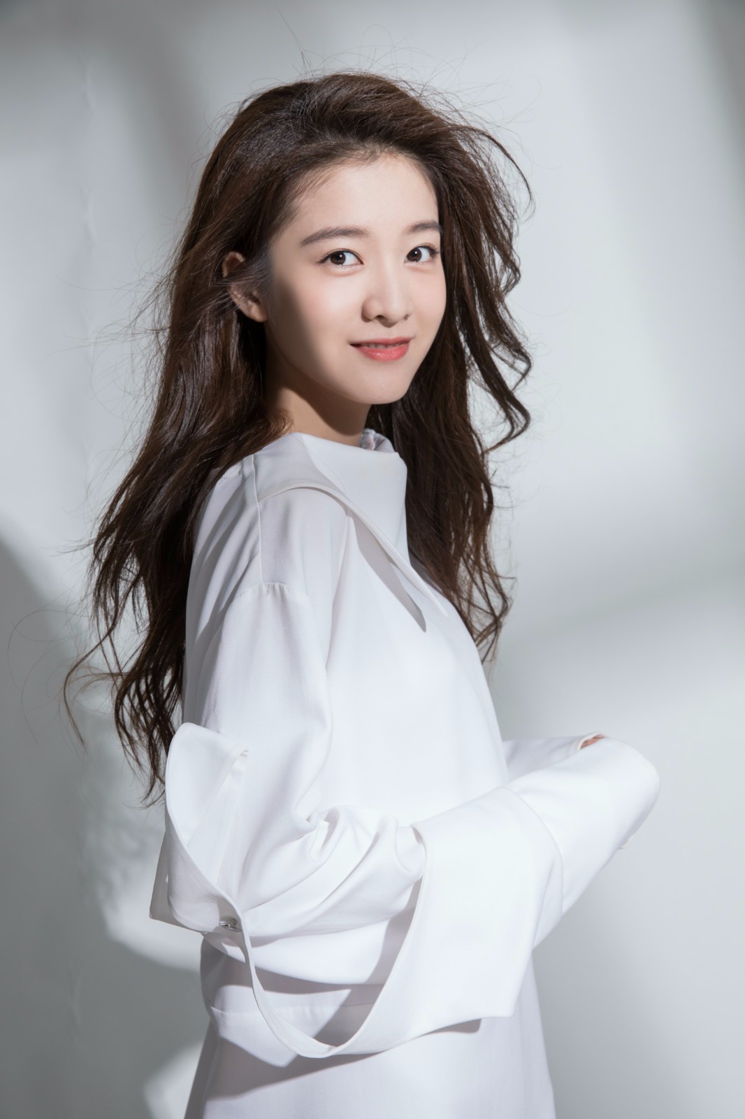 张雪迎《泡沫之夏》逼疯打光师 网友:是我的夏沫没错了