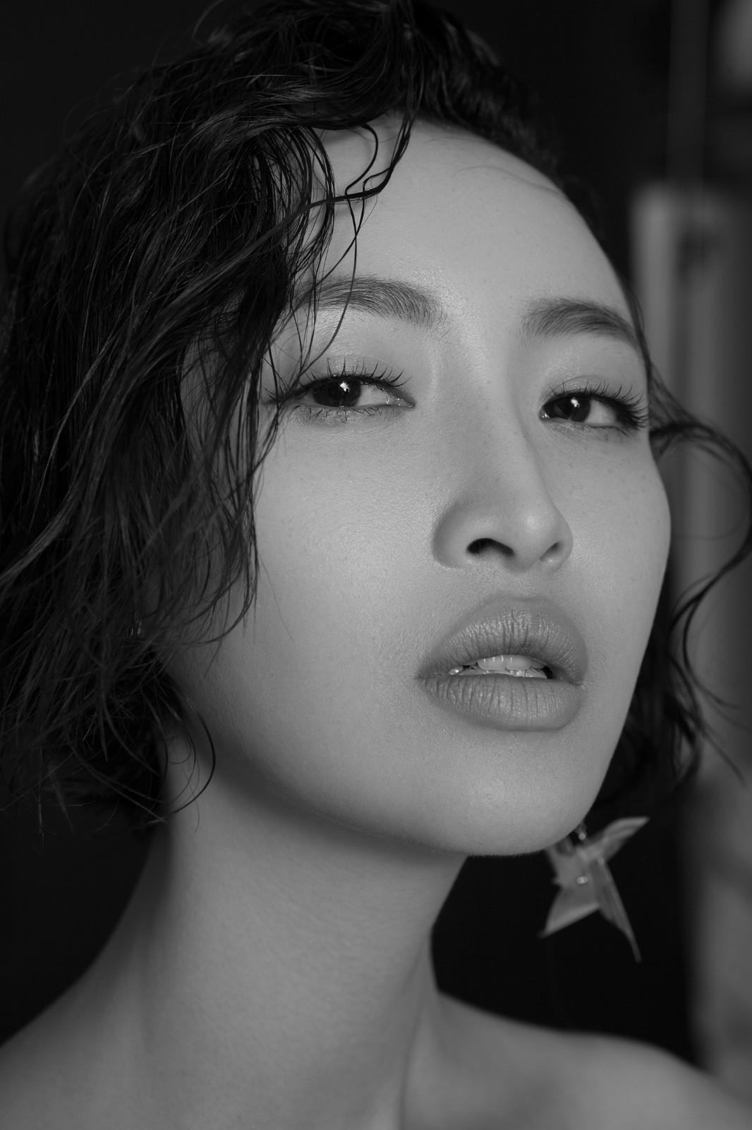 杨菲洋杂志大片新鲜出炉 盐甜柔酷展多元young能量