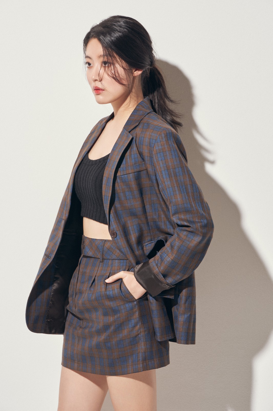 韩国女艺人南智贤近照曝光长发飘飘气质动人