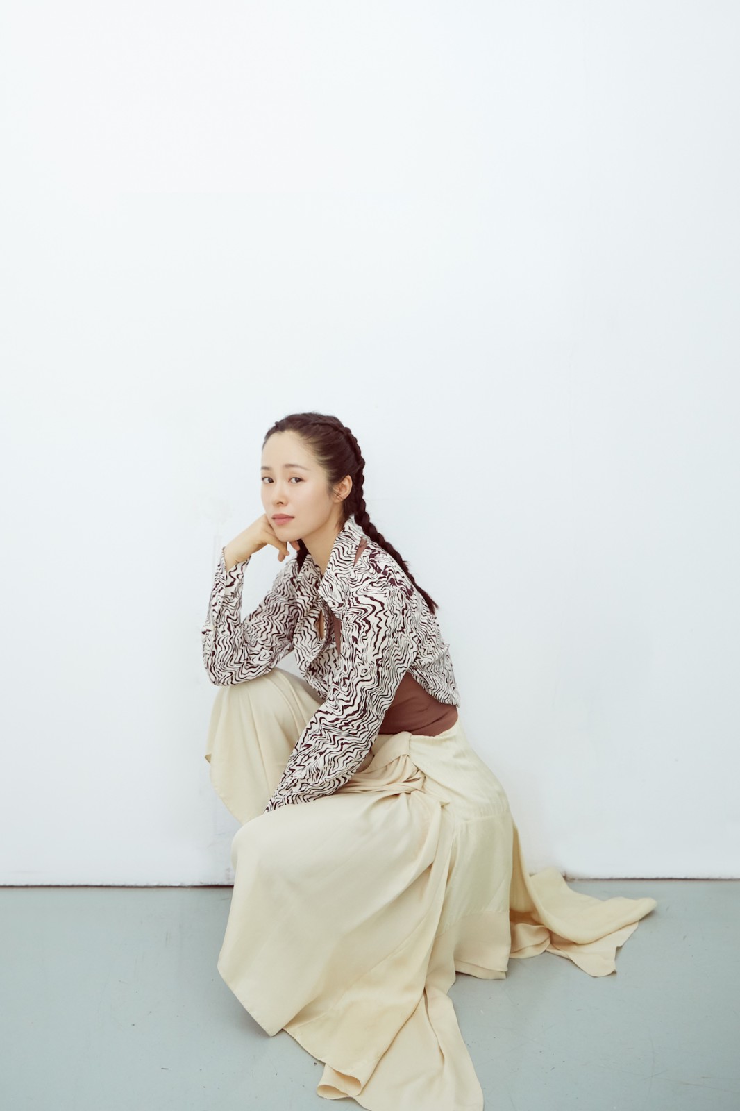 演员江一燕现身品牌艺术展 共寻摄影背后的诗意瞬间