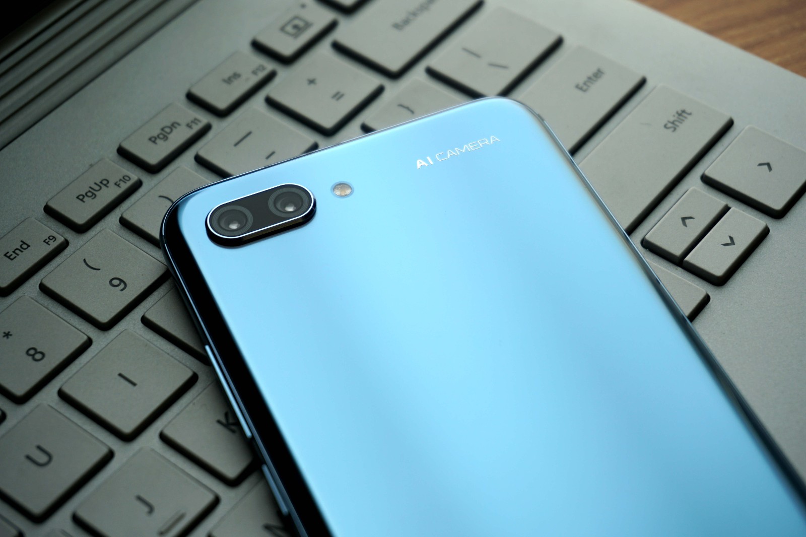 荣耀10海鸥灰配色上手实拍轻奢商务风既是偶像派也是实力派