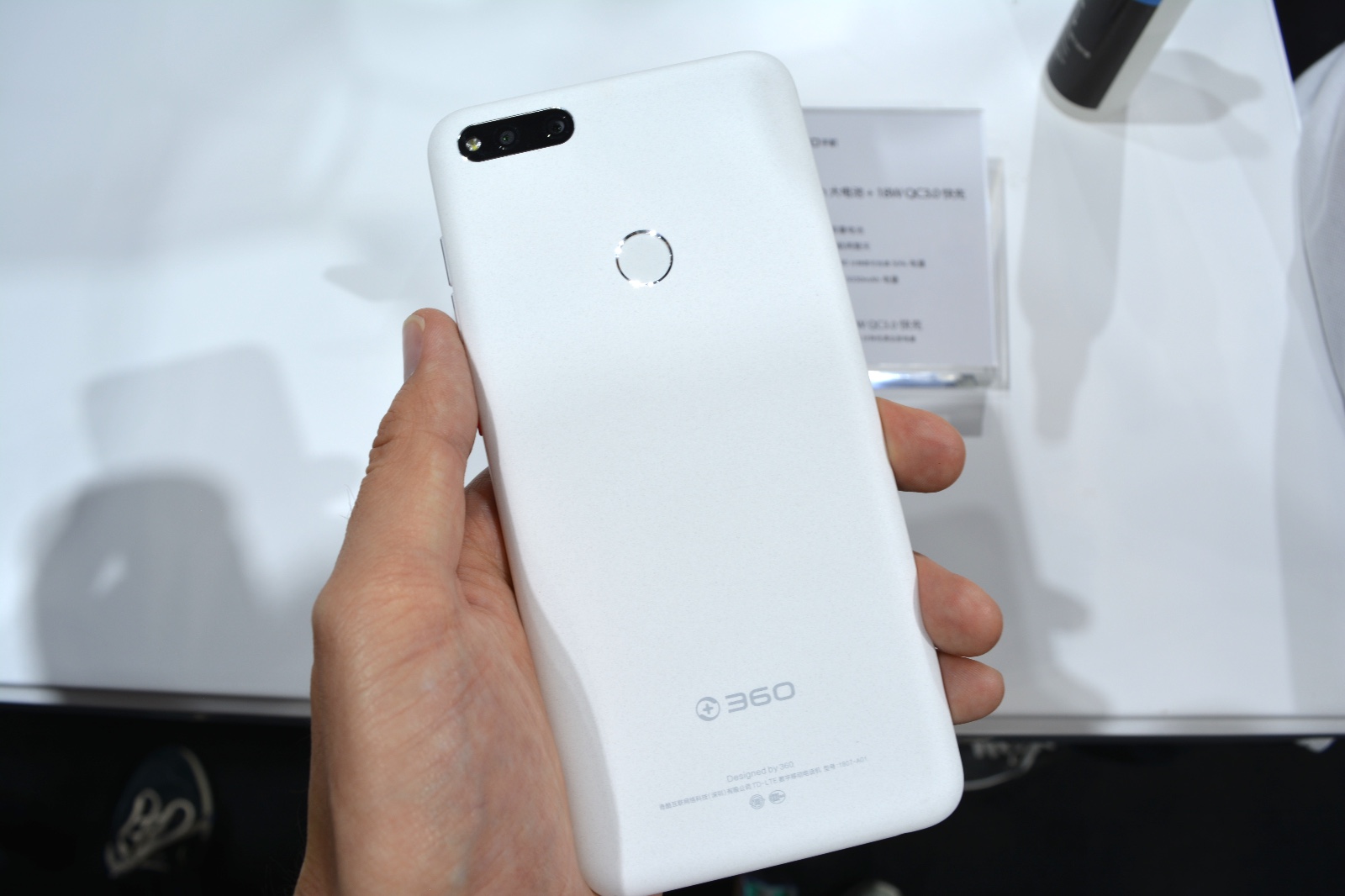 360手机n7现场上手图拍:外观简洁颜值佳,高能长续航价格亲民!