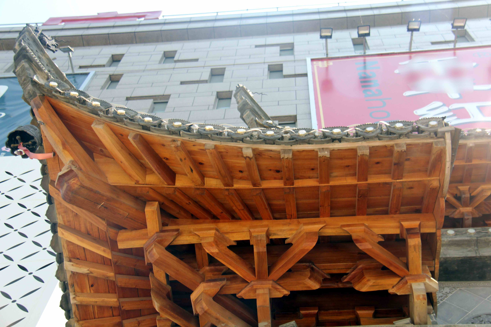 每次路过这家店都觉得震撼,这传统文化做的招牌实在太有气魄了