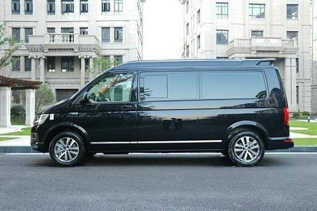 这款低调的 进口四驱面包车,承载精英的高贵,2.0t碾压奔驰260l