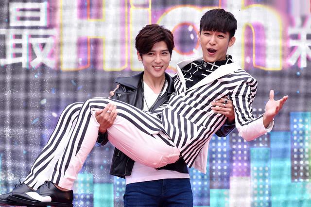 曾被公司开除,做苦力当服务生,被老爸逼着当明星|毕书尽|鹿晗|台版